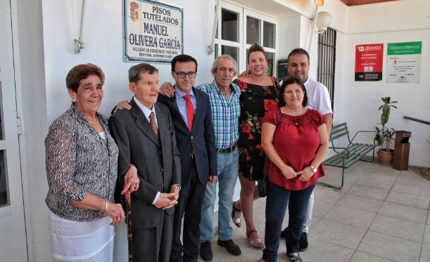 Manuel Olivera, alcalde de Bienvenida, recibió el homenaje de sus vecinos