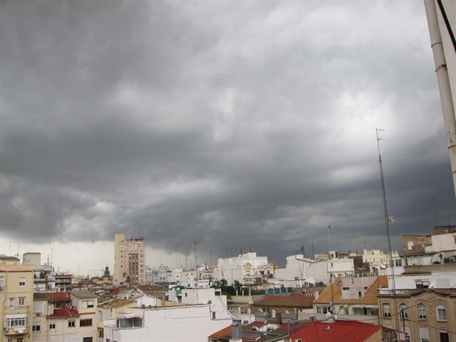 La Aemet anuncia alerta amarilla por lluvia y tormentas en el sur de Extremadura esta tarde