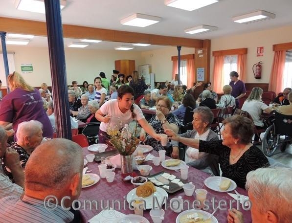 Los mayores de Monesterio reciben un `Desayuno Saludable con charlas sobre seguridad, prevención y automedicación