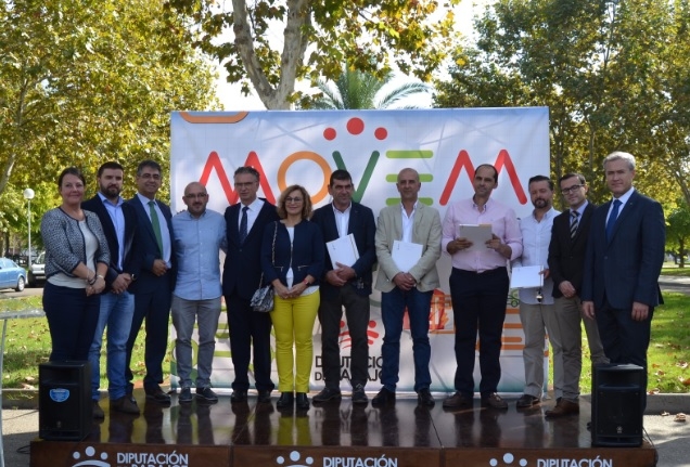 Fuentes de León recibe su vehículo eléctrico del Plan MOVEM en la inauguración de FEVAL MOTOR
