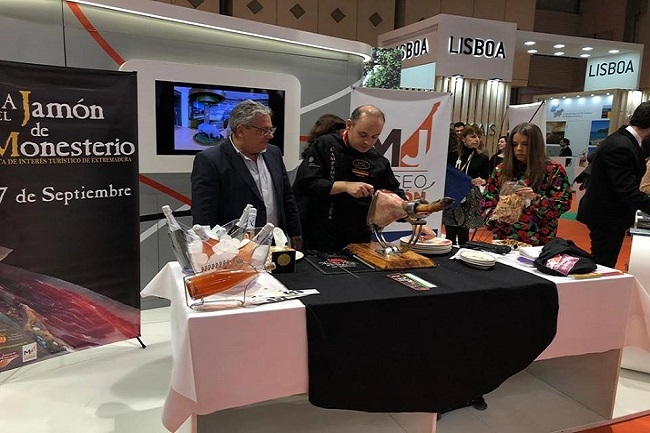 Monesterio presentó en INTUR su producto estrella: el jamón