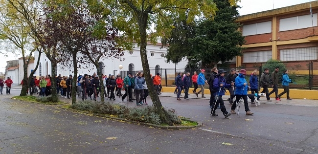 Más de 110 personas disfrutan del senderismo en Monesterio