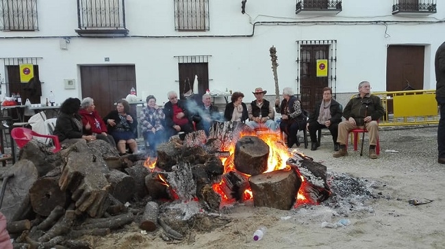 Éxito de la `VII Feria del Piñón de Calera de León
