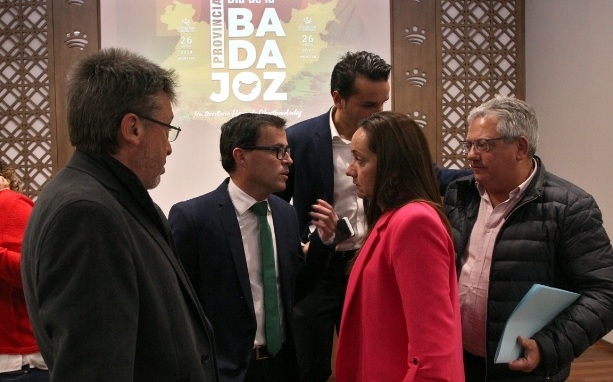 Ana Peláez Narváez, Carmen Fernández-Daza y Antonio Ventura son las Medallas de Oro concedidas por la Diputación en el II Día de la Provincia