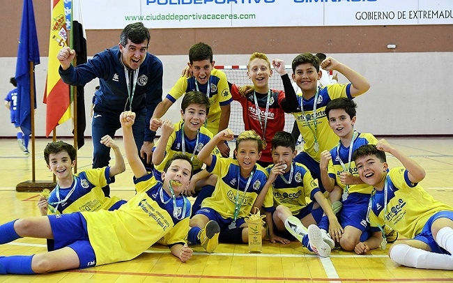 El CEIP `El Llano de Monesterio, se proclama campeón de Extremadura de Fútbol Sala en alevines