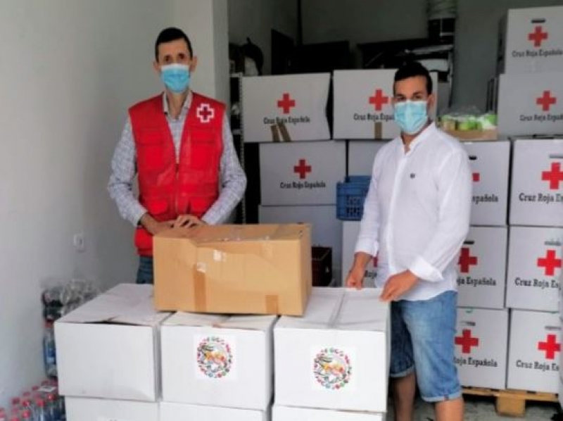 La comunidad musulmana de Monesterio entrega kits de comida a familias necesitadas