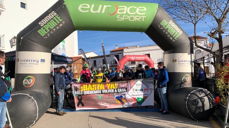 María Reyes y Sergio Torres vencedores ayer en Cabeza la Vaca en la cuarta prueba del Open de Extremadura de Media Maratón 2022
