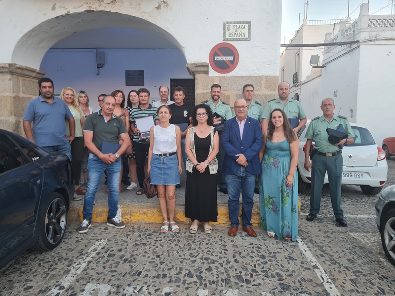 El Ayuntamiento de Segura de Len reconoce la labor de sanitarios y fuerzas de seguridad durante la pandemia