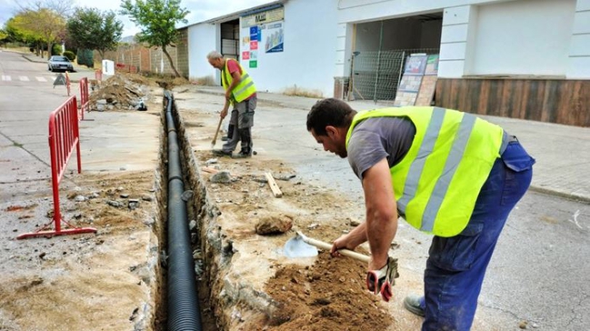 El ayuntamiento de Monesterio retoma las obras para evitar olores en la ronda de circunvalacin
