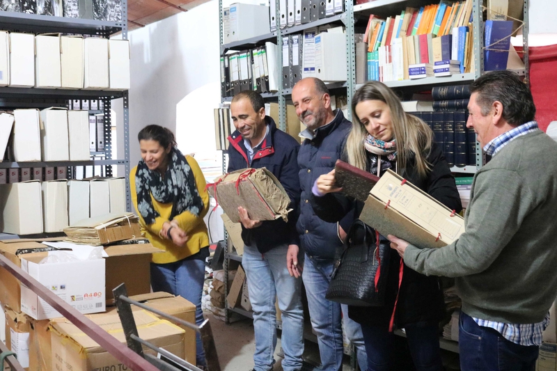 Fuentes de León contará en breve con un Archivo Municipal completamente organizado