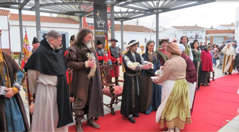 Multitudinaria celebración del II Recibimiento a Carlos V en Monesterio