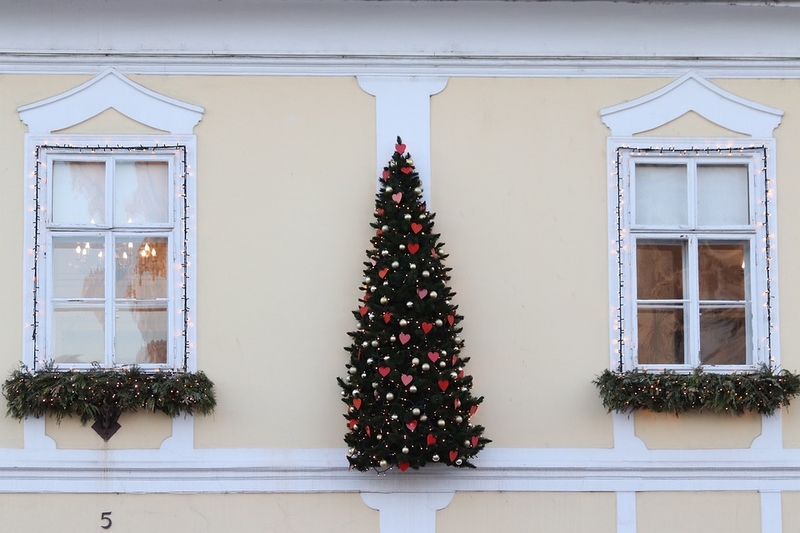 Presentados los concursos navideños en Monesterio de decoración de fachadas, escaparates y de repostería