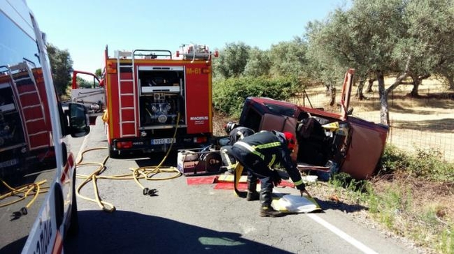 Accidente carretera Fuentes-Segura en la mañana del viernes