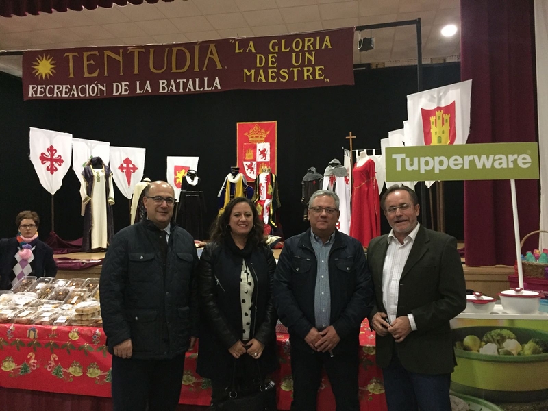 Ayer se inauguró la VI Feria del Piñón en Calera de León