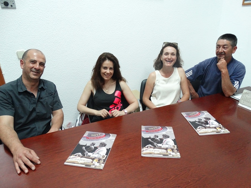 ''Empezando el Corpus al ritmo del tambor''