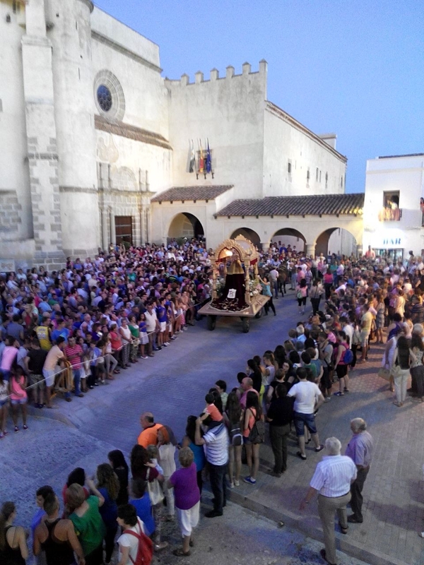 Calera celebra la bajada de su Patrona, la Virgen de Tentudía