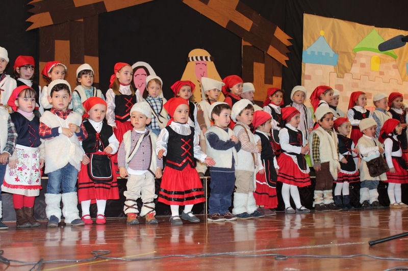 Ayer se celebró el Festival de Navidad de los infantiles del Colegio 'El Llano'