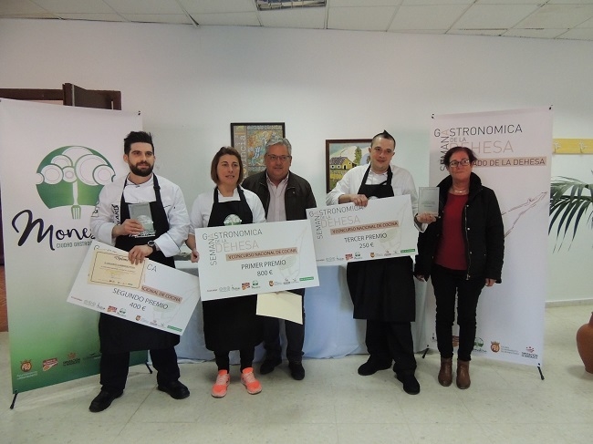 Rocío Maya, de Fuentes de León, ganadora en Monesterio del V Concurso Nacional de Cocina de la Dehesa