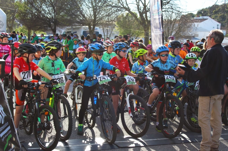 17 alumnos de la Escuela Ciclista Comarcal `Puerto Lobo Tentudía disfrutaron de la segunda prueba JUDEX en Jerez