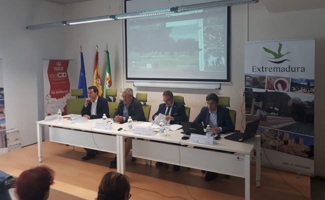 La Junta de Extremadura presenta en Monesterio su estrategia turística para el sur