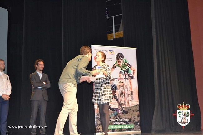 La fuentecanteña Paula Porras García, galardonada en los premios del Ciclismo de Extremadura
