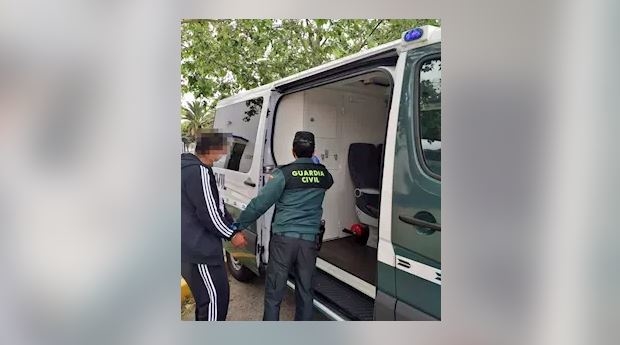 Detenido un rumano por un homicidio en Portugal durante un control en Fuente de Cantos