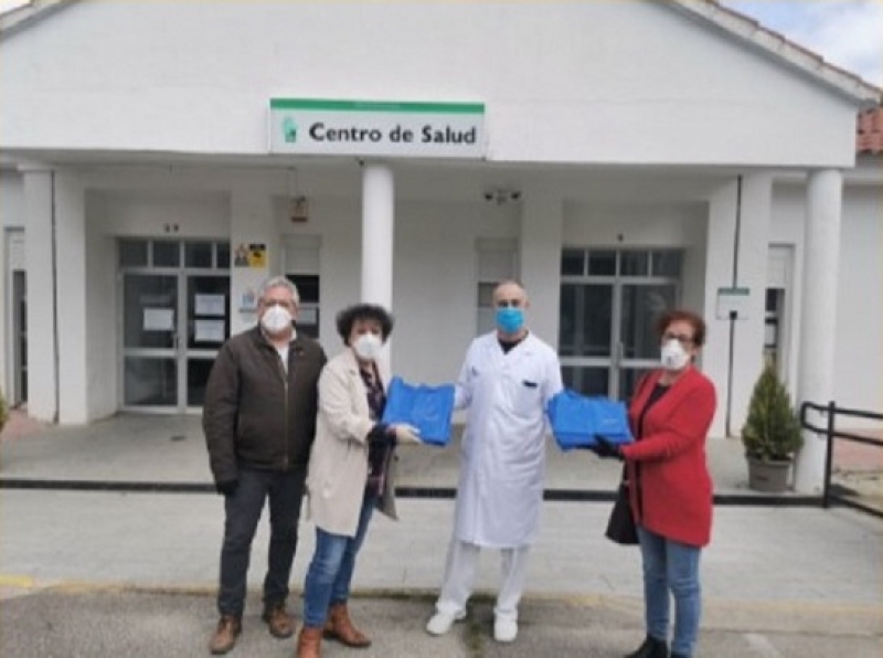 El Ayuntamiento de Monesterio ha entregado batas protectoras a los sanitarios del Centro de Salud