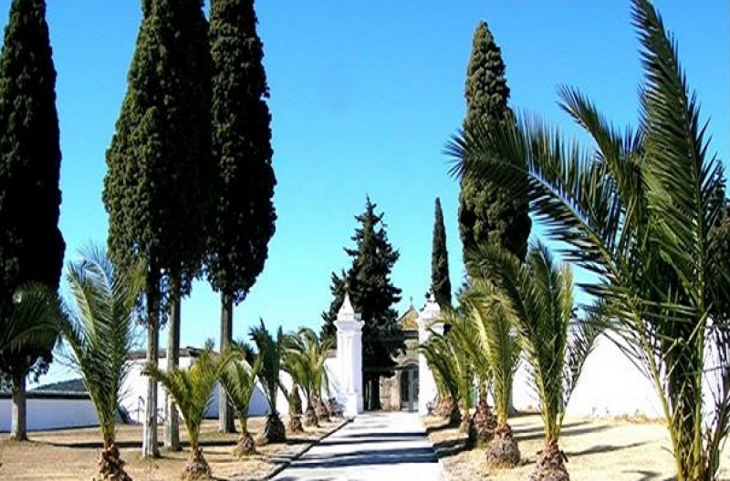 Fuente de Cantos e Higuera la Real también reabren sus cementerios municipales