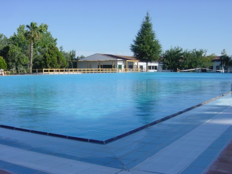 La piscina municipal de Higuera la Real no abrirá este verano