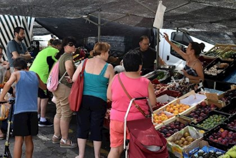 Este sábado reabre el mercadillo de Fuente de Cantos con una nueva ubicación