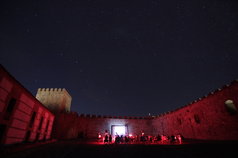 Cerca de 400 personas han disfrutado del cielo nocturno gracias a las observaciones astronómicas de la Diputación de Badajoz