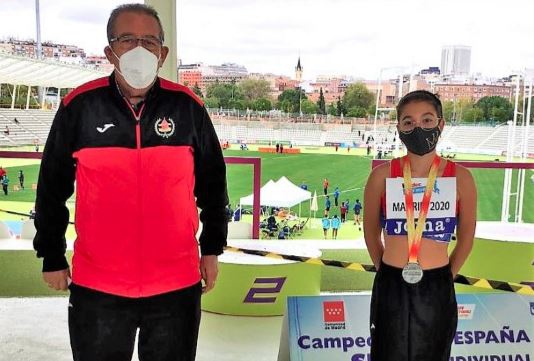 La atleta de Monesterio Claudia Ríos, plata en el Campeonato de España de Triatlón Sub 14