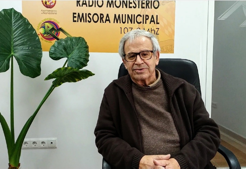 El segureño y párroco de Bodonal, Pedro Maya Romero, presenta un libro en el que colaboran 125 sacerdotes