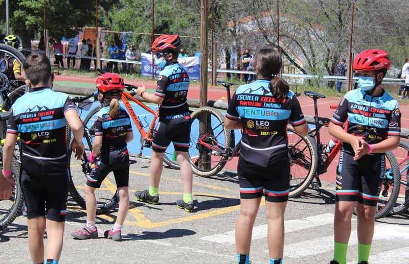 En torno a 200 menores disfrutaron este sábado en Cabeza la Vaca de la mountain bike