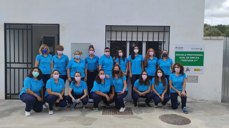 Las alumnas de Atención Sociosanitaria PDIS de la Escuela Profesional Dual de Empleo Tentudía 21 comienzan hoy en pisos tutelados