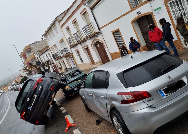 Aparatoso accidente en la tarde de ayer en la travesía de Monesterio