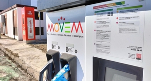 Puesto en servicio en Monesterio el punto de carga rápida para vehículos eléctricos de la Diputación