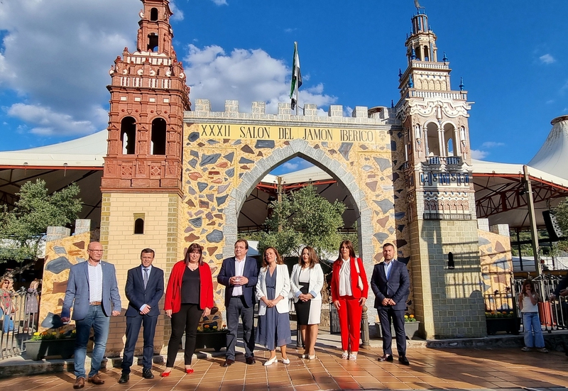 El XXXII Salón del Jamón Ibérico y la Dehesa de Jerez de los Caballeros quedaba inaugurado en la tarde de ayer