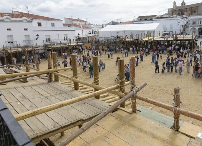 Las Capeas 2022 en Segura de León contarán con 3 Vaqueras Mayores y 6 Zagalas