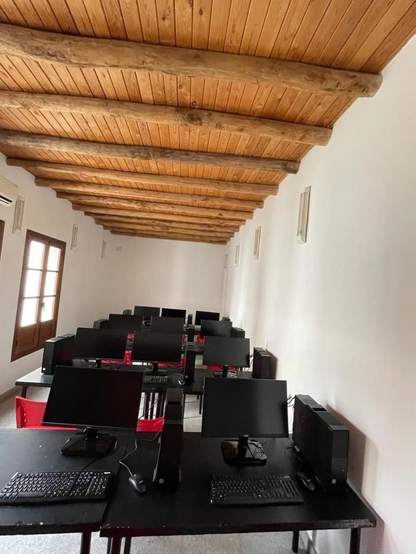 El Ayuntamiento de Cabeza la Vaca renueva los ordenadores del aula de informtica municipal