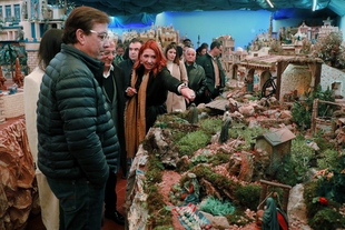 El presidente de la Junta de Extremadura visita el Beln Artesanal de Bodonal de la Sierra
