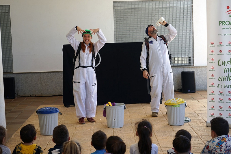 Escolares y docentes de Monesterio disfrutaron del teatro didáctico de Promedio sobre el buen uso del agua