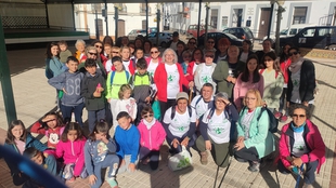 La Asociación de Senderismo Rosa de Alejandría de Fuentes de León realizaba la ruta `Socala´ en conmemoración del Día de la Tierra