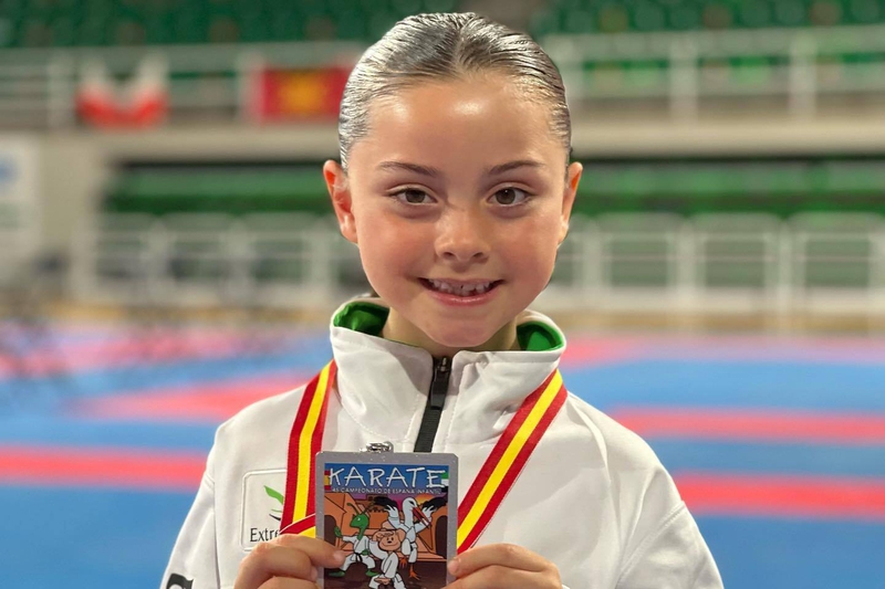 La pequeña Jimena Rasero del Club Oaki de Higuera la Real consigue la medalla de plata en el Campeonato de España