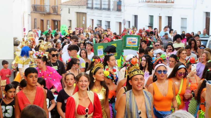 `Las Sirenitas Morenas� ganan el concurso de disfraces del Carnaval de Verano de Monesterio