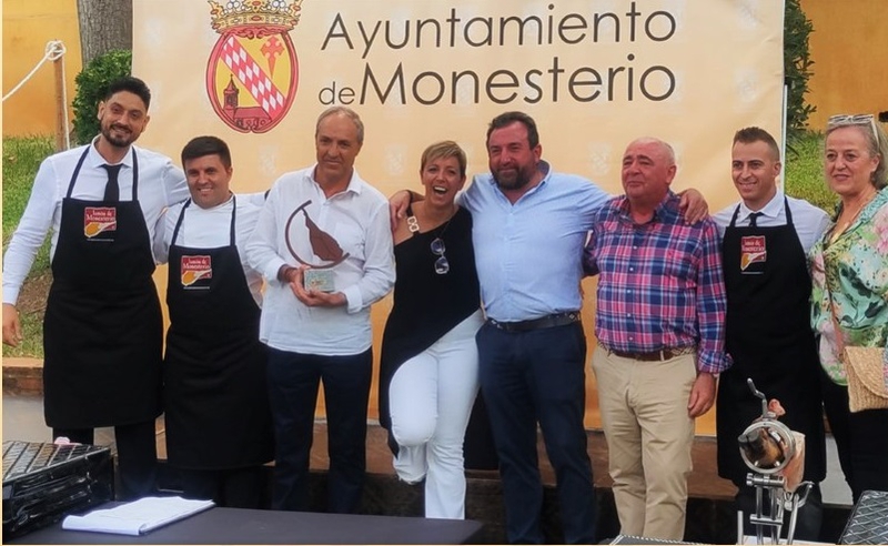 `Embutidos Hermanos Quintero ganador del concurso al mejor Jamón de Monesterio