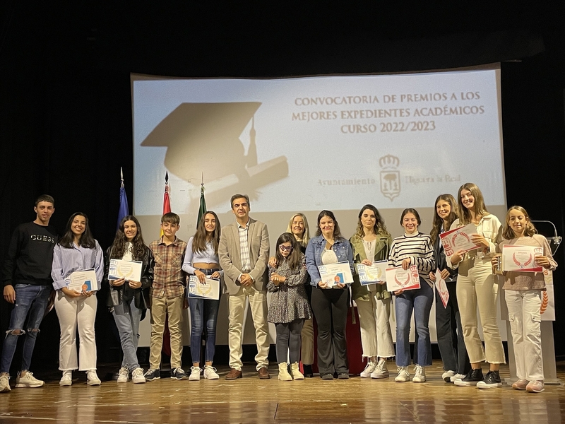 Realizado en Higuera la Real el acto de entrega de premios a los Mejores Expedientes del Curso 2022/2023