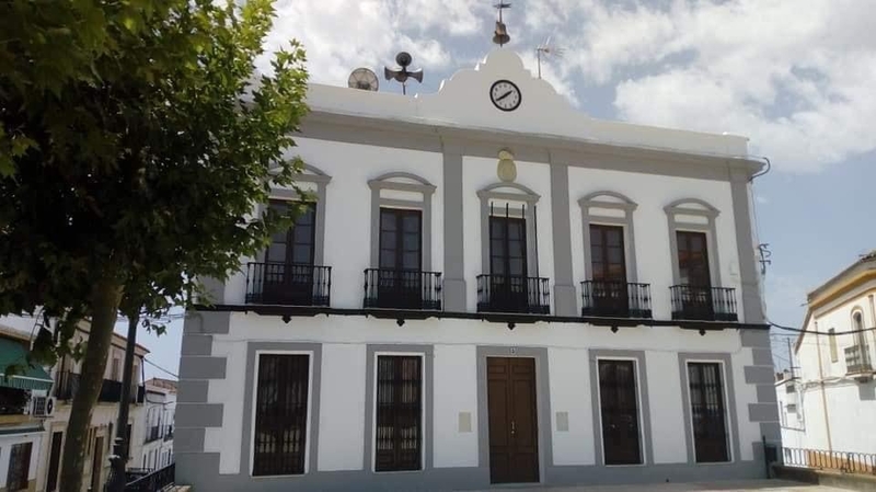 El Ayuntamiento de Fuentes de León realiza una consulta a sus vecinos: puerta a puerta con Mancomunidad o quinto contenedor con Promedio