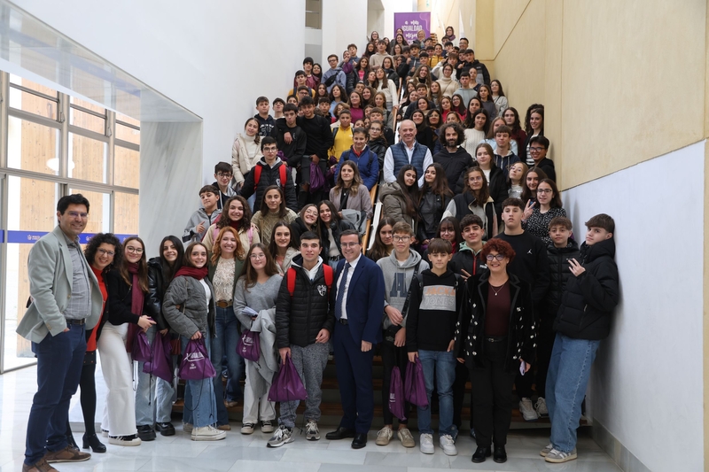 Alumnado del IES Ildefonso Serrano de Segura de León protagonistas de un pleno sobre igualdad y violencia digital en la Diputación