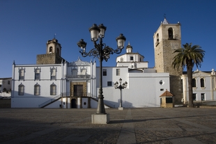 La Junta promociona el patrimonio, la gastronomía y las tradiciones del sur de Extremadura en el mercado nacional